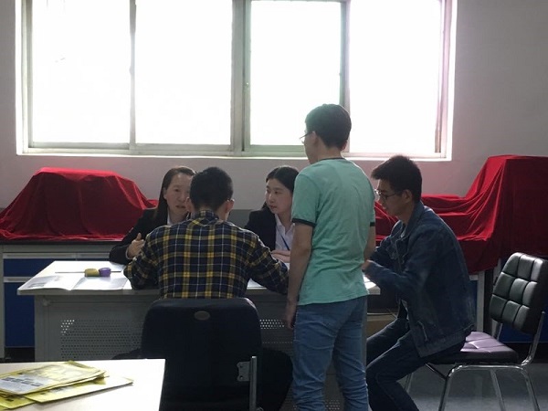 D:\u7cfb部\u7cfb部网页通讯稿905装饰专业招聘会报道#.jpg
