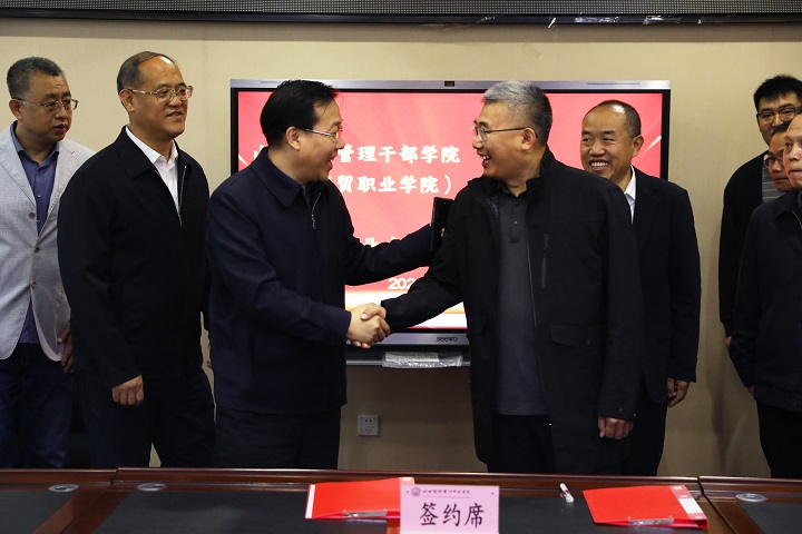 1729136035734065585.jpg 签约仪式(8)用.jpg