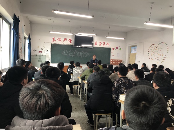 D:\u7cfb部\u7cfb部网页通讯稿？9年11月\u7cfb部招聘会\u4e2d铁六局.jpg