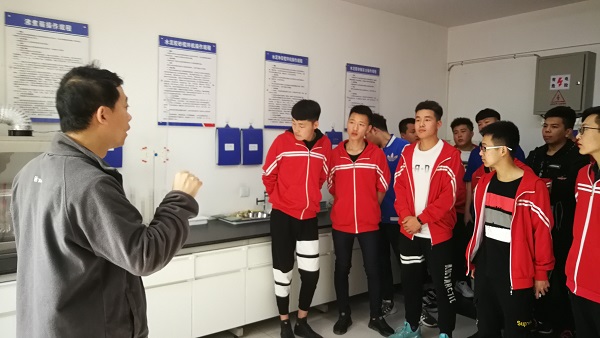D:\u7cfb部\u7cfb部网页通讯稿904铁十二局实验室.24高主任带队参观中铁十二局检测中心#.jpg