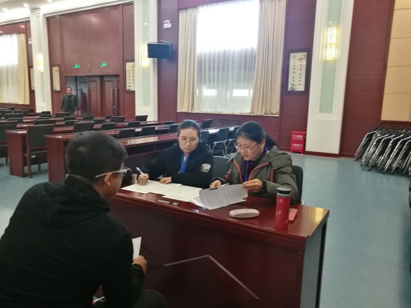 D:\u7cfb部\u7cfb部网页通讯稿？9年11月\u6269招现场确认.jpg